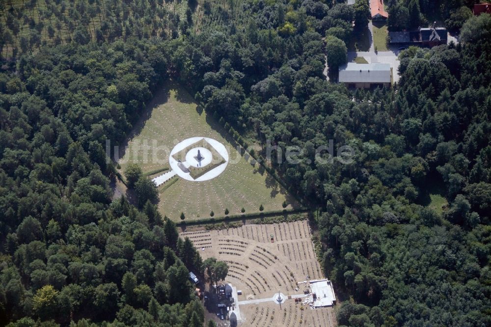 Luftbild Stahnsdorf - Der italienische Soldatenfriedhof in Stahndorf im Bundesland Brandenburg