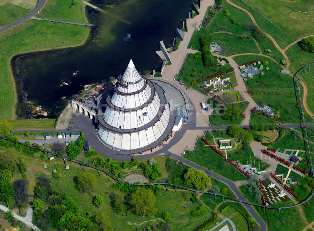 Magdeburg aus der Vogelperspektive: Der Jahrtausendturm in Magdeburg am Angersee