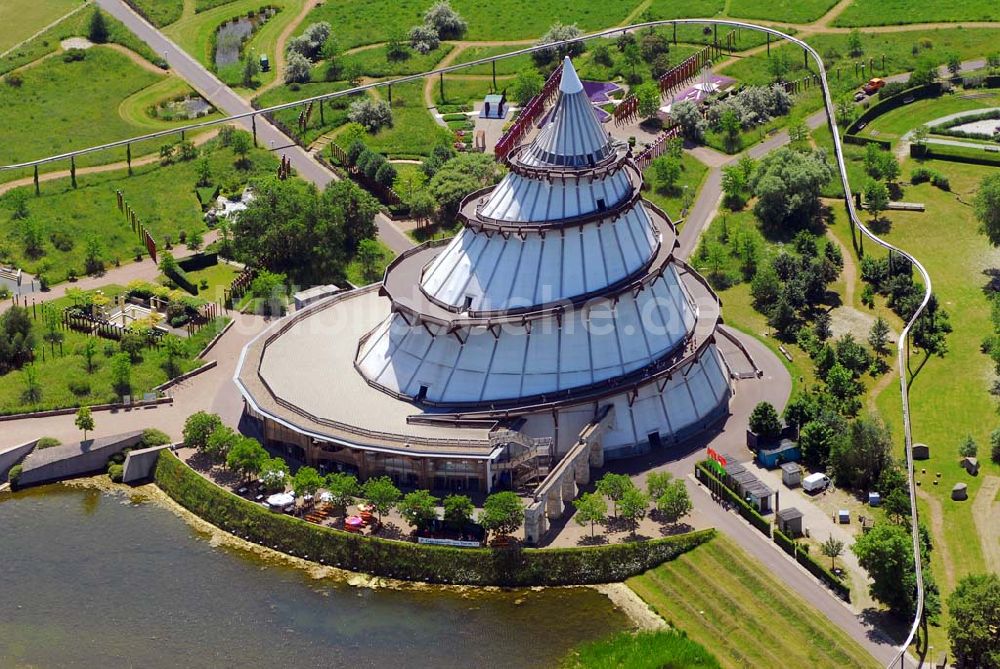 Luftbild Magdeburg - Der Jahrtausendturm im Magdeburger Elbauenpark