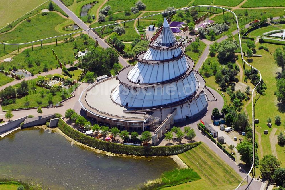 Luftaufnahme Magdeburg - Der Jahrtausendturm im Magdeburger Elbauenpark