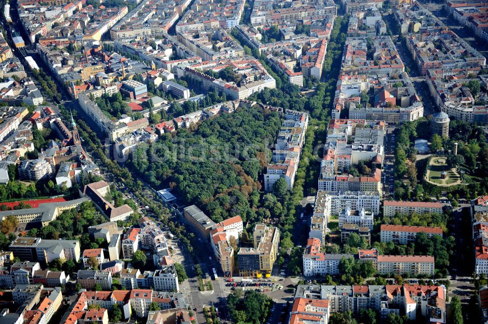 Luftbild Berlin Prenzlauer Berg - Der jüdische Friedhof an der Schönhauser Allee in Berlin-Prenzlauer Berg