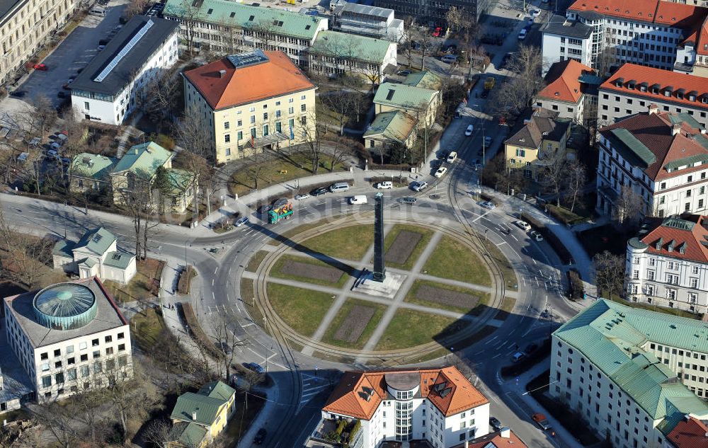 Luftaufnahme München - Der Karolinenplatz mit Obelisk in München