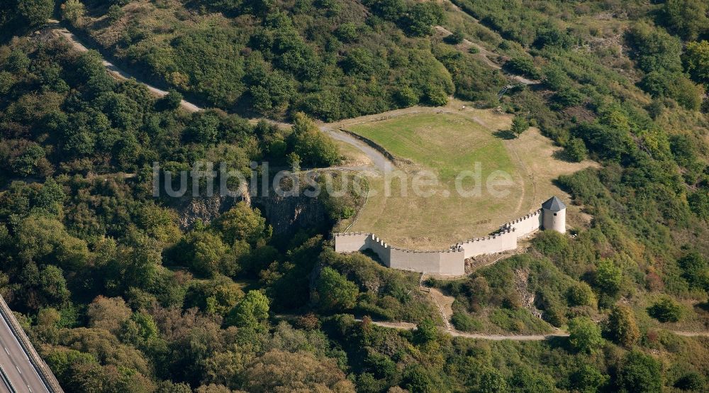 Mayen von oben - Der Katzenberg und die Römerwarte in Mayen im Bundesland Rheinland-Pfalz