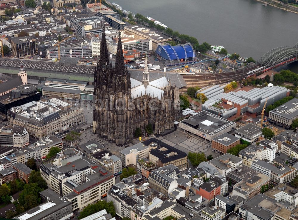 Köln von oben - Der Kölner Dom in Köln im Bundesland Nordrhein-Westfalen