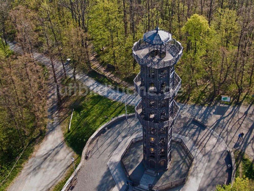 Löbau von oben - Der König-Friedrich-August-Turm auf dem Löbauer Berg im sächsischen Löbau