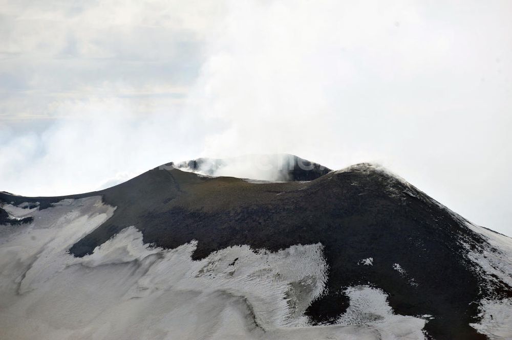 Luftbild Atna - Der Krater des Vulkan Ätna auf Sizilien in Italien