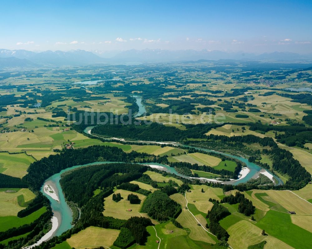 Burggen aus der Vogelperspektive: Der Lech in der oberbayerischen Gemeinde Burggen im Landkreis Weilheim-Schongau im Bundesland Bayern