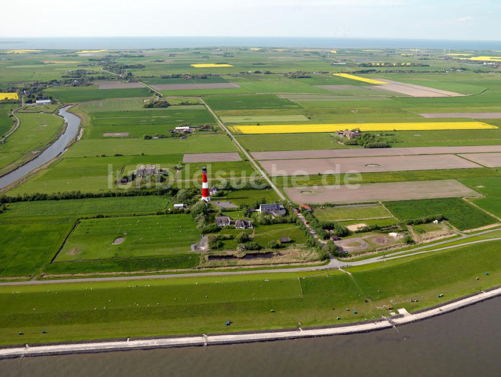 Luftaufnahme Pellworm - Der Leuchtturm auf der deutschen Nordseeinsel Pellworm im nordfriesischen Wattenmeer