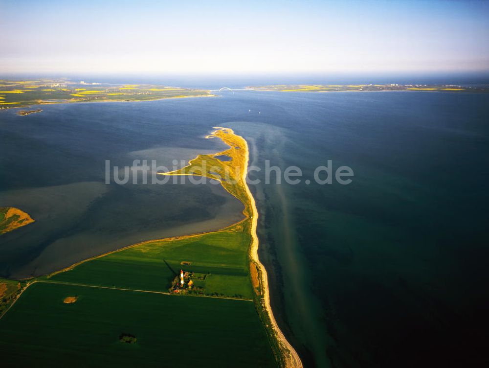 Flügge auf Fehmarn aus der Vogelperspektive: Der Leuchtturm in Flügge auf der Ostseeinsel Fehmarn