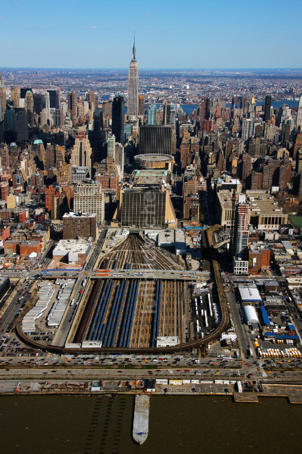 New York aus der Vogelperspektive: Der LIRR West Side Betriebshof für Züge im Stadtteil Manhattan von New York