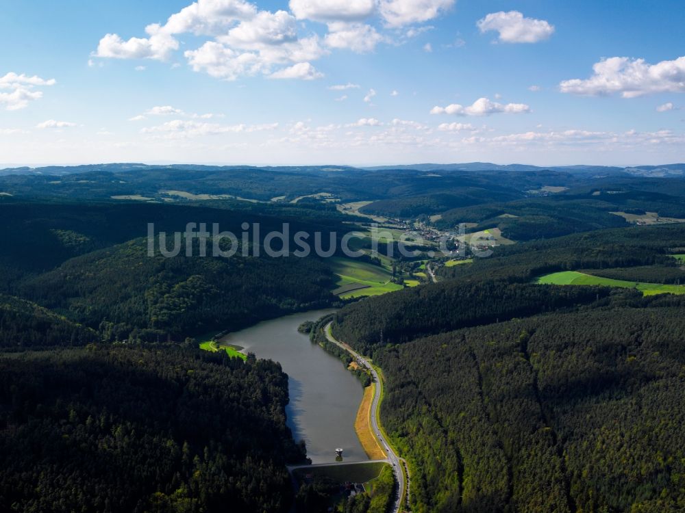 Mossautal aus der Vogelperspektive: Der Marbach-Stausee im Ortsteil Hüttenthal in der Gemeinde Mossautal im Bundesland Hessen