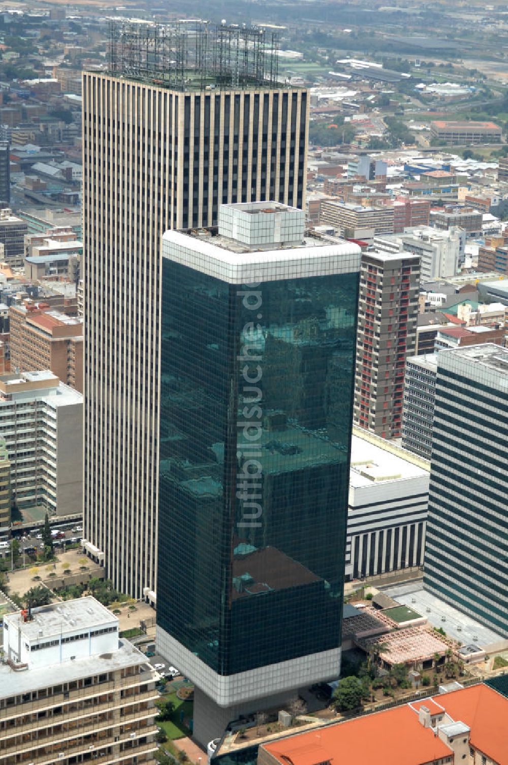 JOHANNESBURG von oben - Der Marble Tower und das ehemalige KwaDukuza eGoli Hotel in Johannesburg