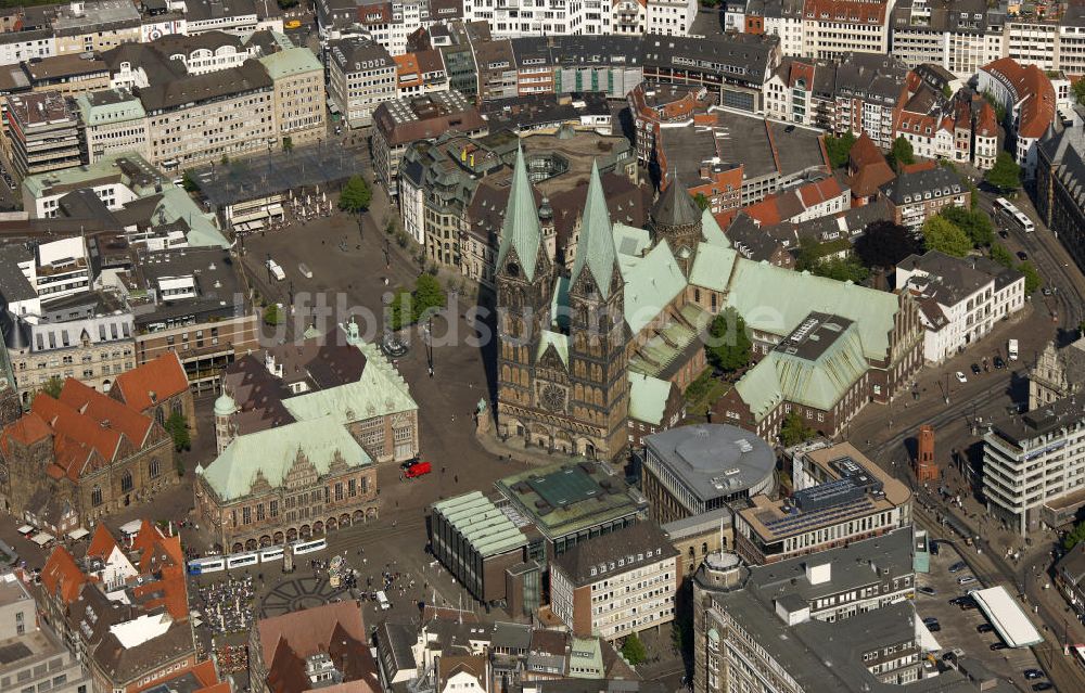 Luftaufnahme Bremen - Der Marktplatz in der Innenstadt von Bremen