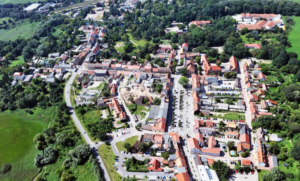 Luftaufnahme Zossen - Der Marktplatz und die Innenstadt von Zossen in Brandenburg