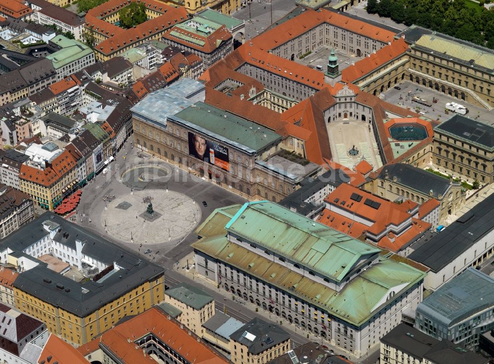 Luftbild München - Der Max-Joseph-Platz in der Innenstadt von München im Bundesland Bayern