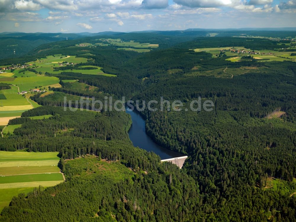 Brenden von oben - Der Mettmastausee bei Brenden in der Gemeinde Ühlingen-Birkendorf im Bundesland Baden-Württemberg