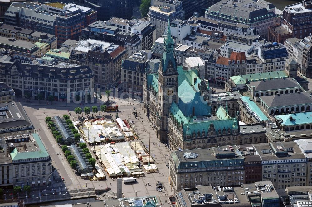 Luftaufnahme Hamburg - Der Michel, die Kirche Sankt Michaelis in Hamburg