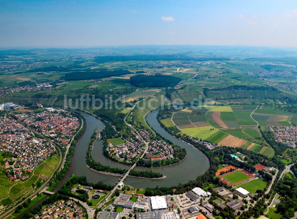 Luftbild Besigheim - Der Neckar und sein Verlauf bei Besigheim im Landkreis Ludwigsburg im Bundesland Baden-Württemberg