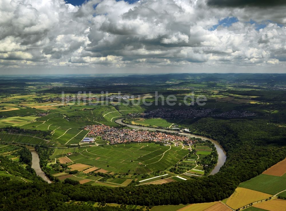 Luftaufnahme Hessigheim - Der Neckar und sein Verlauf bei Hessigheim im Landkreis Ludwigsburg im Bundesland Baden-Württemberg