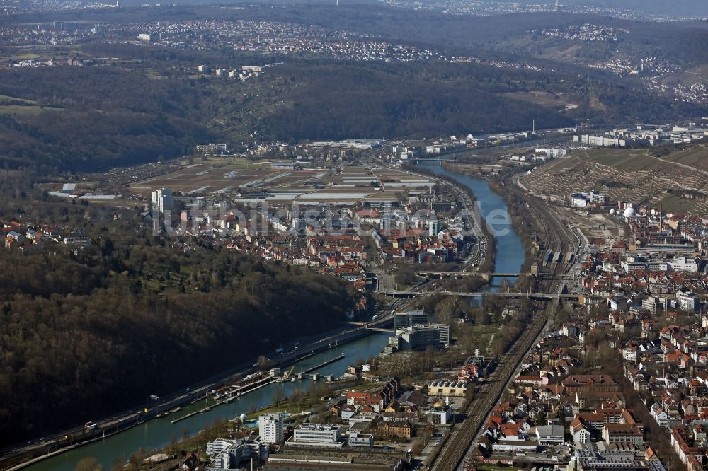 Luftaufnahme Esslingen - Der Neckar im Stadtgebiet von Esslingen im Bundesland Baden-Württemberg