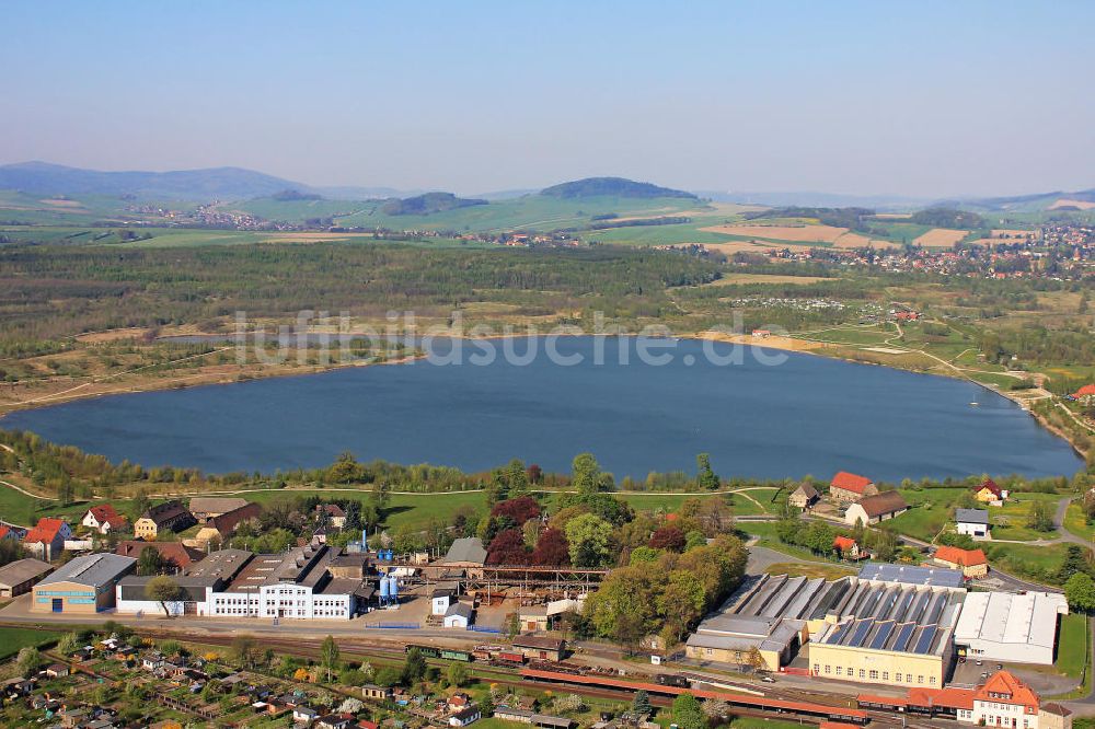 Luftaufnahme Zittau / Olbersdorf - Der Olbersdorfer See mit dem Blick auf das Zittauer Gebirge, dem kleinsten Mittelgebirge Deutschlands