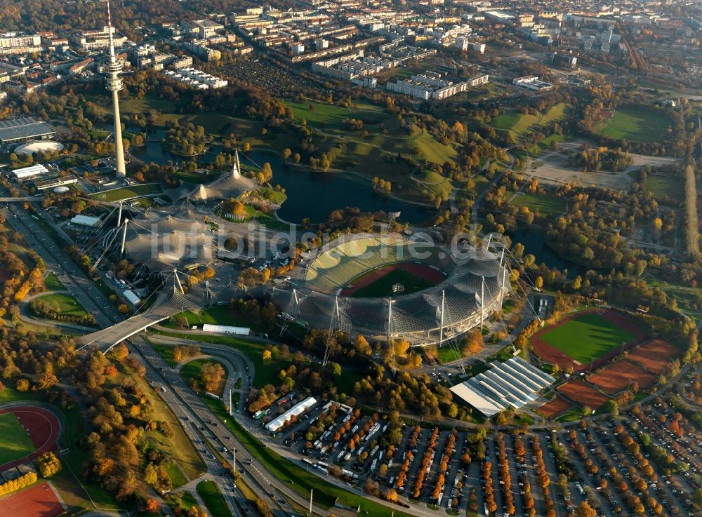 München von oben - Der Olympiapark in München im Bundesland Bayern