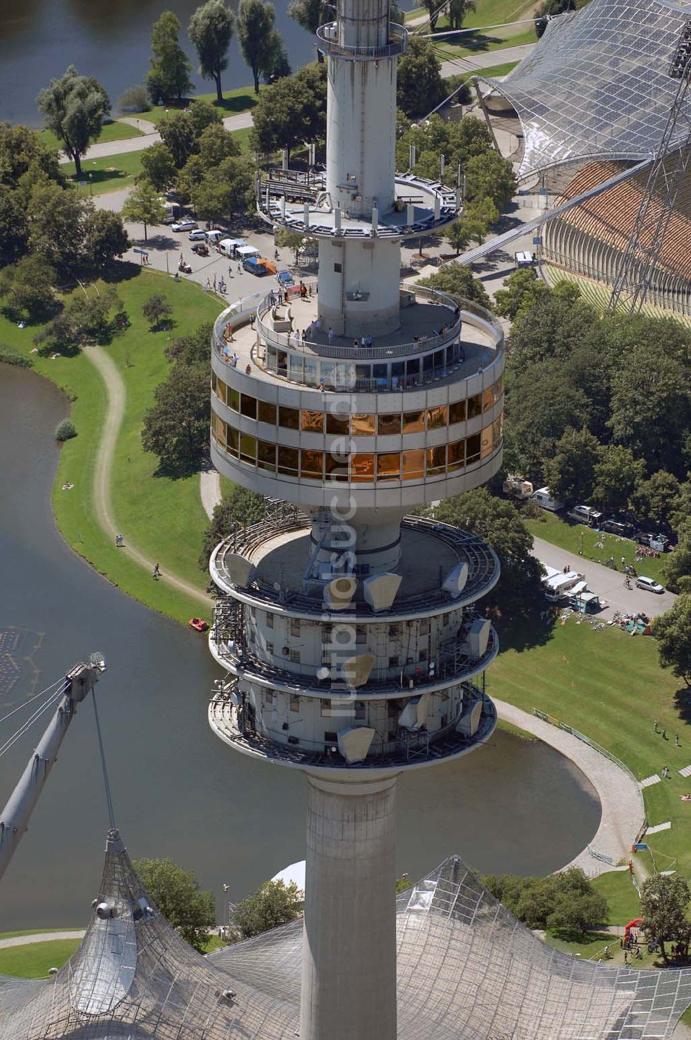 Luftbild München - Der Olympiaturm ist ein Fernsehturm in München und eines der Wahrzeichen des Olympiaparks