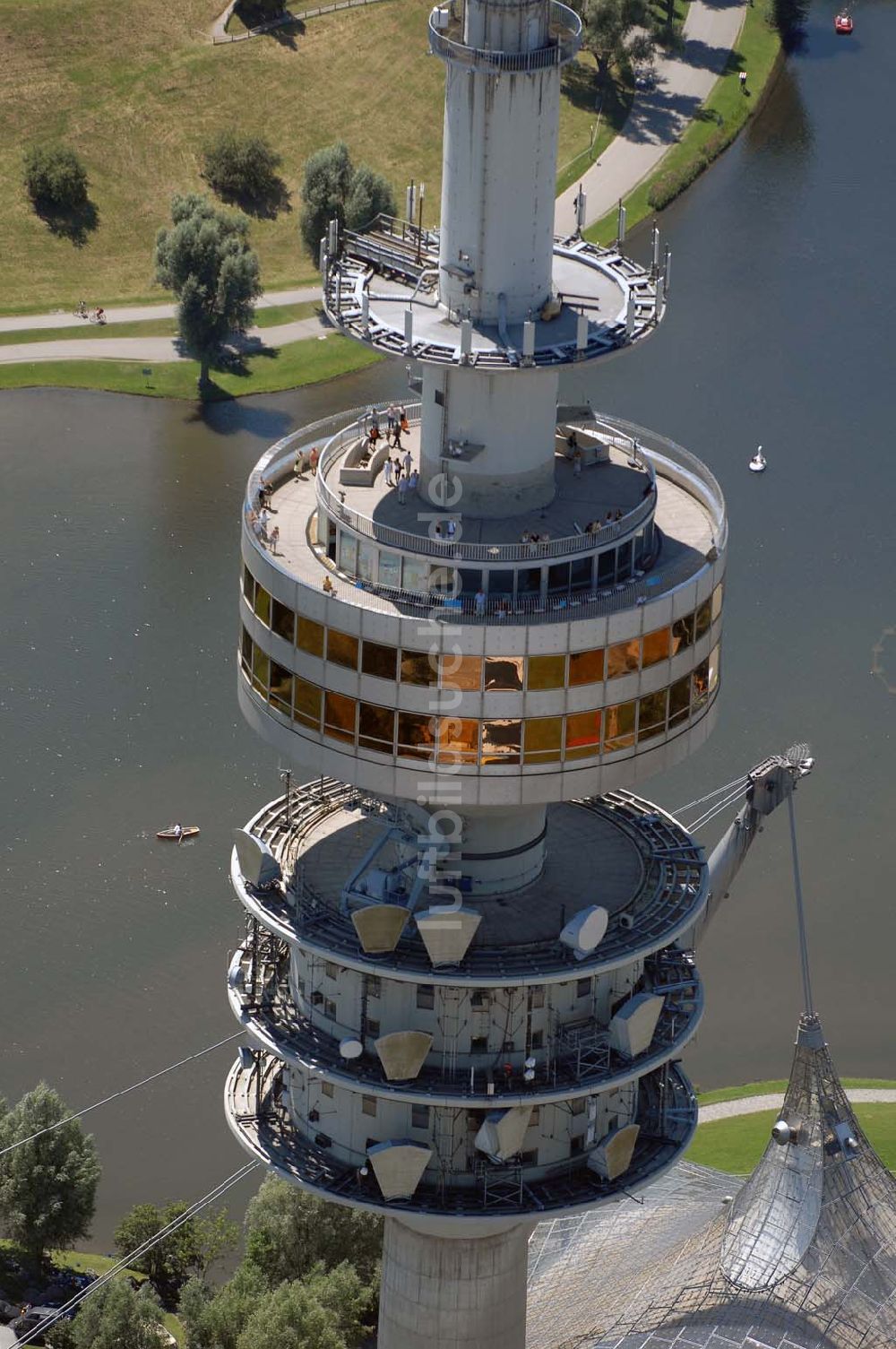 Luftbild München - Der Olympiaturm ist ein Fernsehturm in München und eines der Wahrzeichen des Olympiaparks