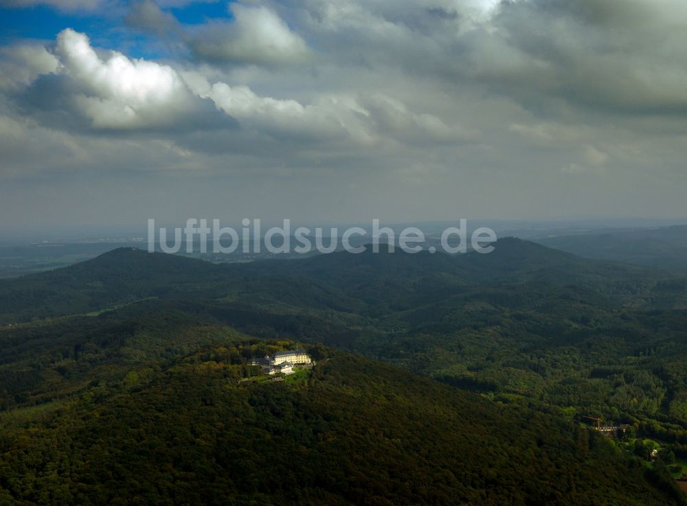 Königswinter aus der Vogelperspektive: Der Petersberg im Siebengebirge im Bundesland Nordrhein-Westfalen