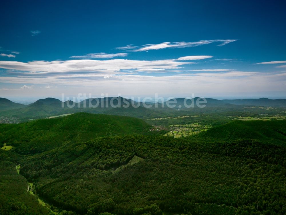 Hauenstein von oben - Der Pfälzerwald beim Luftkurort Hauenstein im Bundesland Rheinland-Pfalz