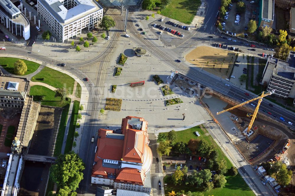 Luftbild Dresden - Der Postplatz und das Staatsschauspielhaus in der Innenstadt von Dresden