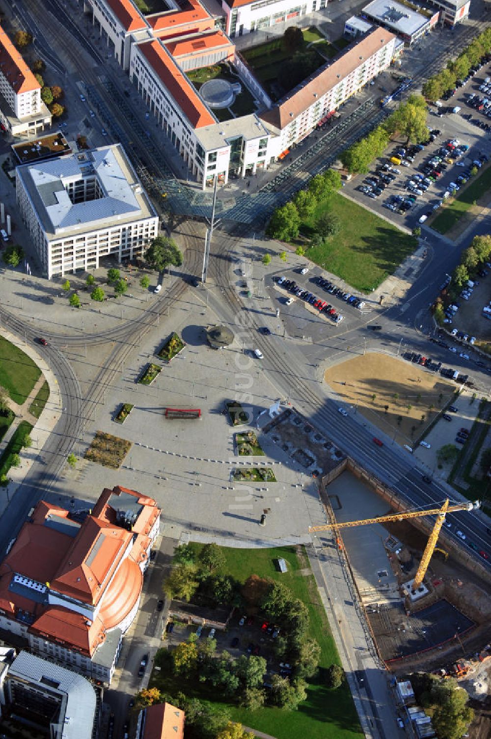 Luftaufnahme Dresden - Der Postplatz und das Staatsschauspielhaus in der Innenstadt von Dresden