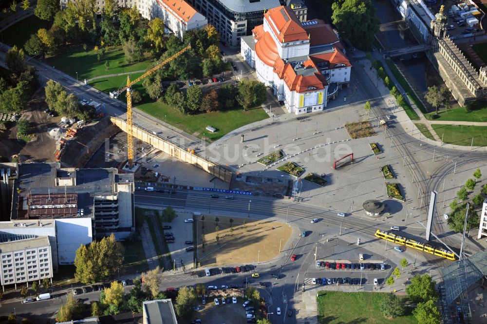 Dresden von oben - Der Postplatz und das Staatsschauspielhaus in der Innenstadt von Dresden