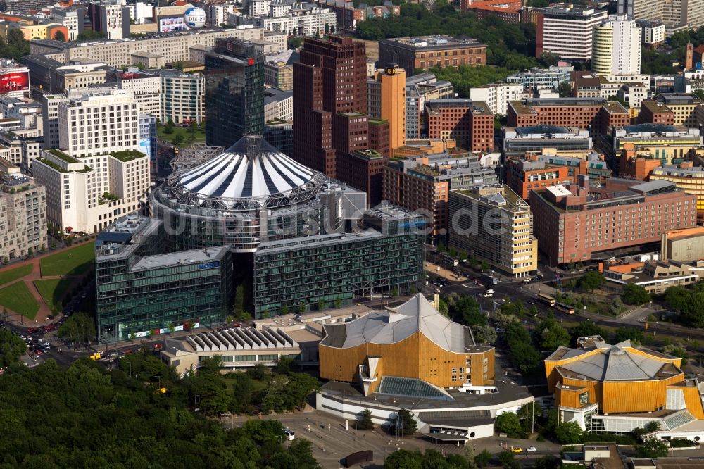 Luftbild Berlin - Der Potsdamer Platz in Berlin-Mitte