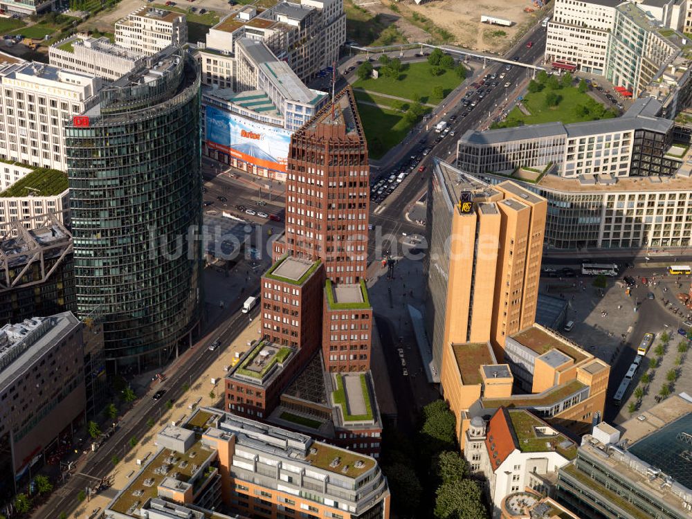 Luftaufnahme Berlin - Der Potsdamer Platz mit dem Kollhoff-Tower, dem Bahntower und dem Quartier Daimler