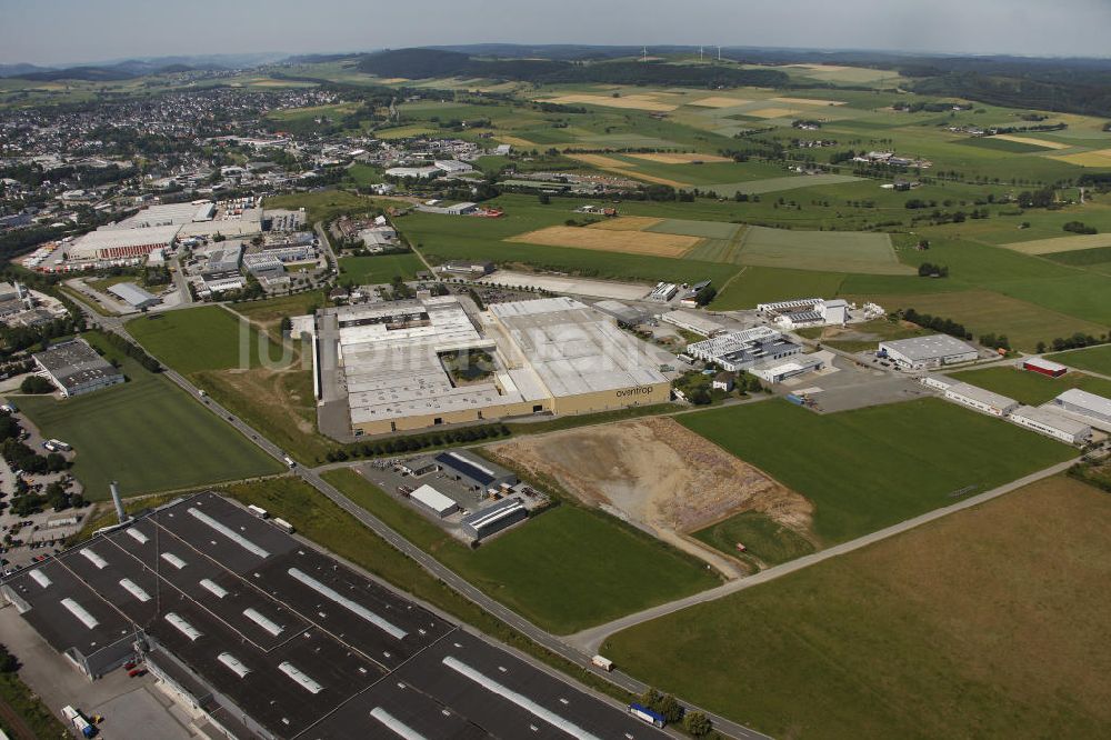 BRILON aus der Vogelperspektive: Der Produktionsstandort der F.W. Oventrop GmbH & Co. KG in Brilon in Nordrhein-Westfalen