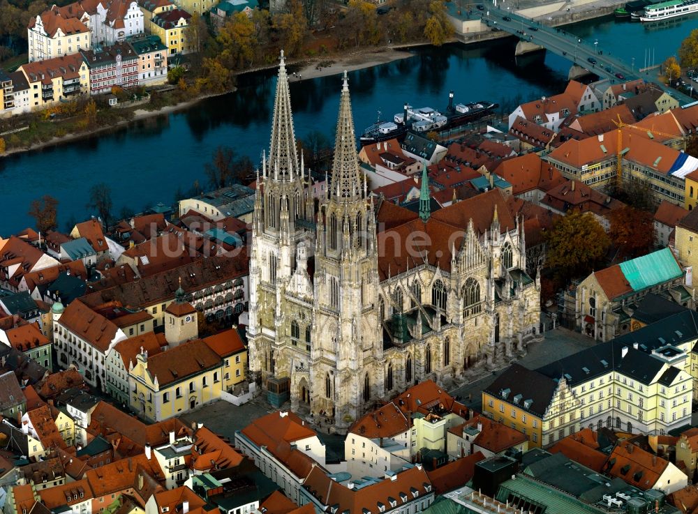 Luftaufnahme Regensburg - Der Regensburger Dom in Regensburg im Bundesland Bayern