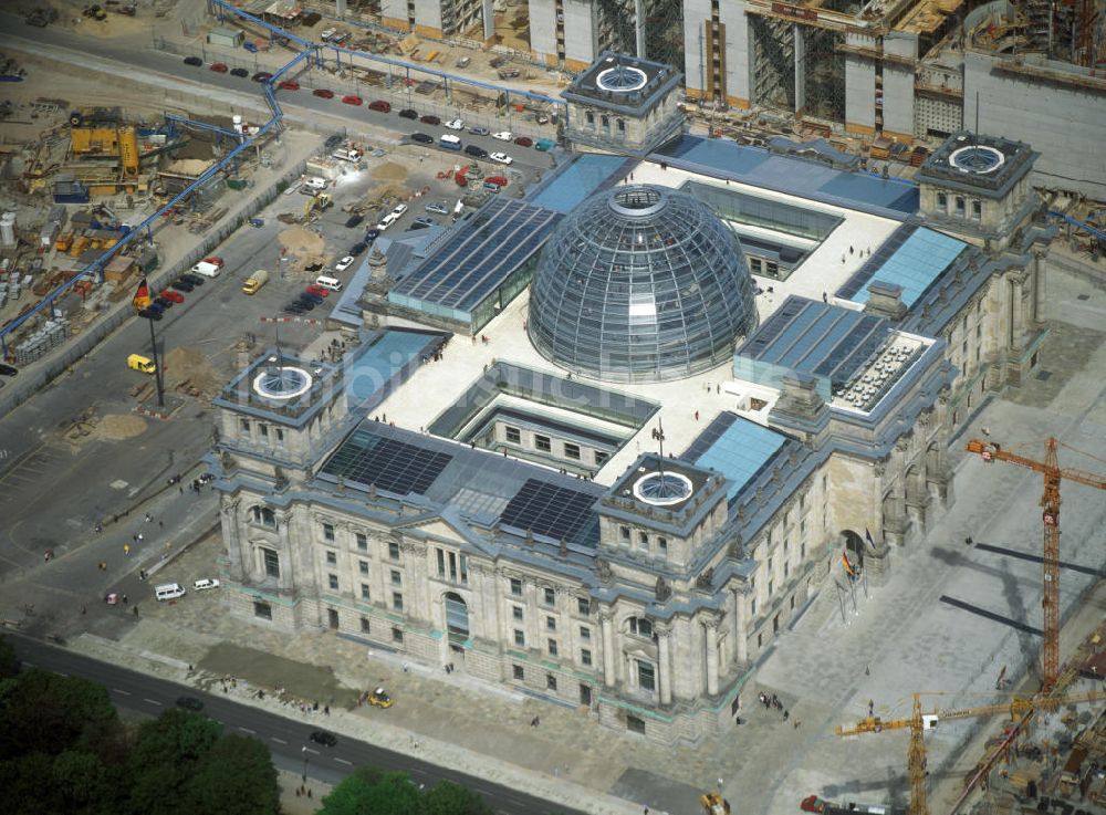 Luftaufnahme Berlin - Der Reichstag in Berlin