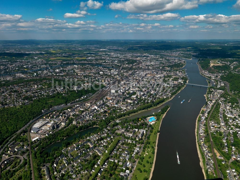 Koblenz aus der Vogelperspektive: Der Rhein in Koblenz im Bundesland Rheinland-Pfalz