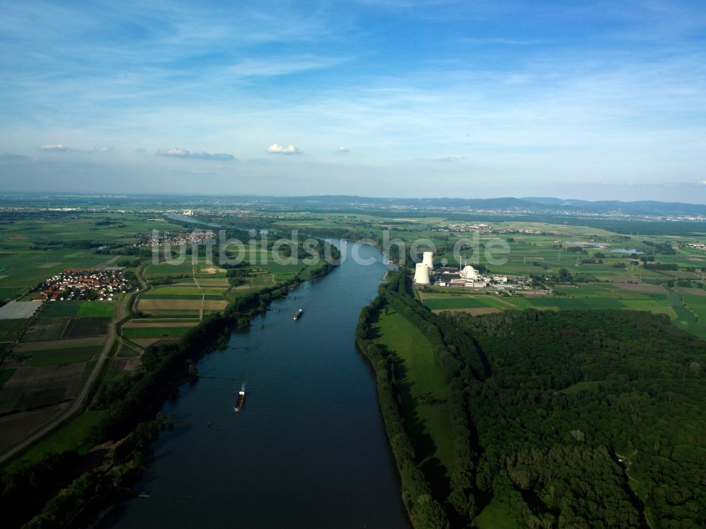 Biblis von oben - Der Rhein und das Kraftwerk Biblis in Biblis im Bundesland Hessen