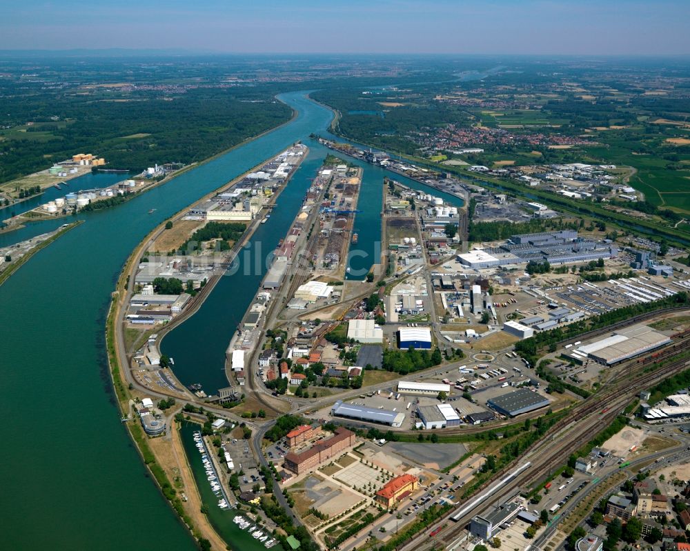 Kehl aus der Vogelperspektive: Der Rheinhafen am Rhein in Kehl im Bundesland Baden-Württemberg