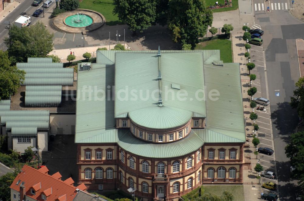 Neustadt an der Weinstraße von oben - Der Saalbau in Neustadt an der Weinstraße