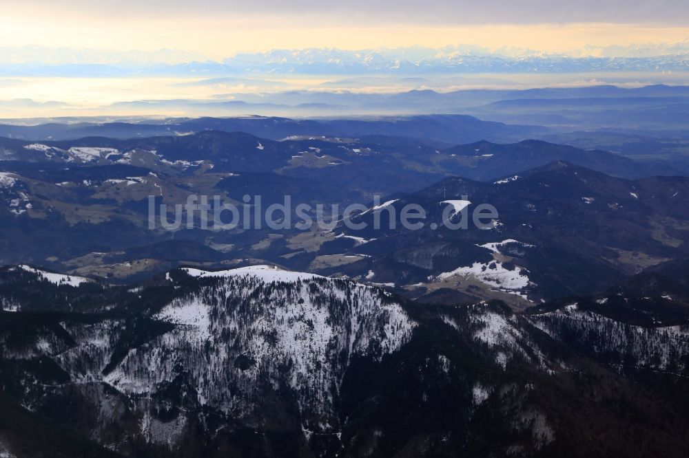 Luftaufnahme Aitern - Der schneebedeckte Belchen im Schwarzwald in Aitern im Bundesland Baden-Württemberg