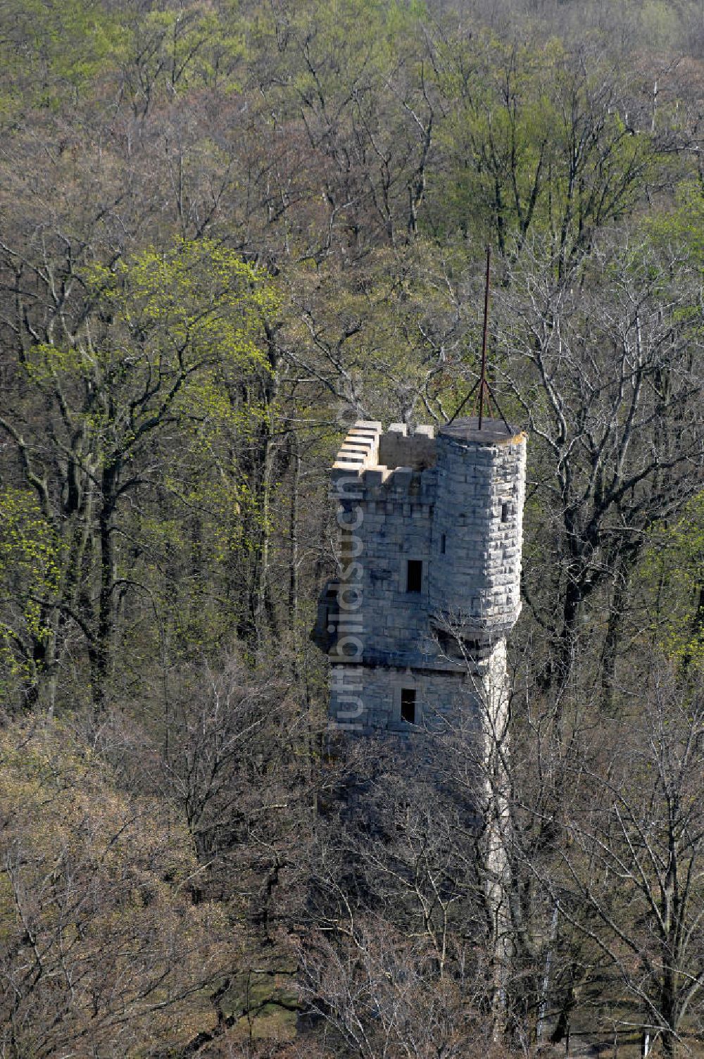 Luftbild Sondershausen - Der Spatenbergturm (Bismarckturm) in Sondershausen