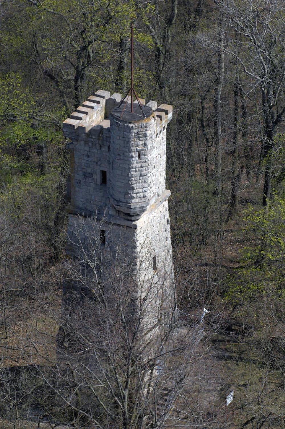 Luftaufnahme Sondershausen - Der Spatenbergturm (Bismarckturm) in Sondershausen