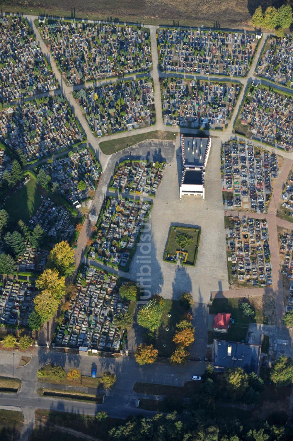 POLKOWICE von oben - Der städtische Friedhof von Polkowice in Polen