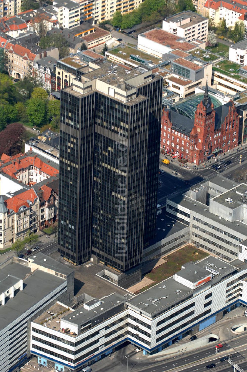 Luftaufnahme Berlin - Der Steglitzer Kreisel, ein leerstehender Gebäudekomplex im Berliner Ortsteil Steglitz