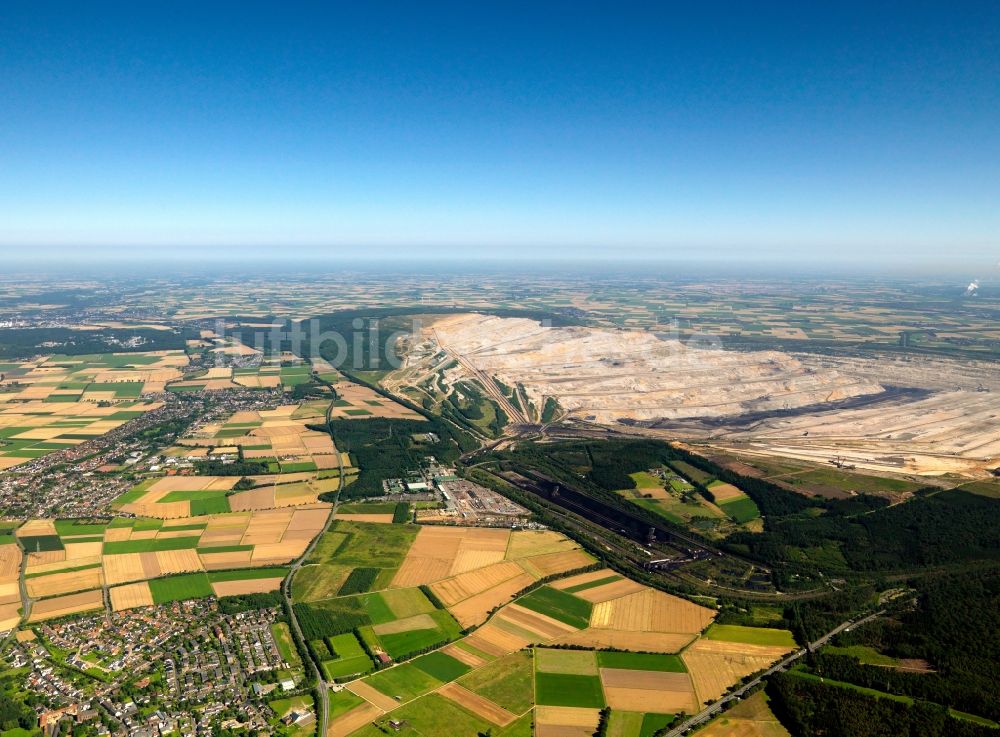 Elsdorf aus der Vogelperspektive: Der Tagebau Hambach in Elsdorf im Rheinland im Bundesland Nordrhein-Westfalen