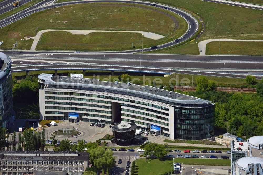 Warschau aus der Vogelperspektive: Der Trinity Park II Bürogebäudekomplex in Sluzewiec im Bezirk Mokotow in Warschau in Polen