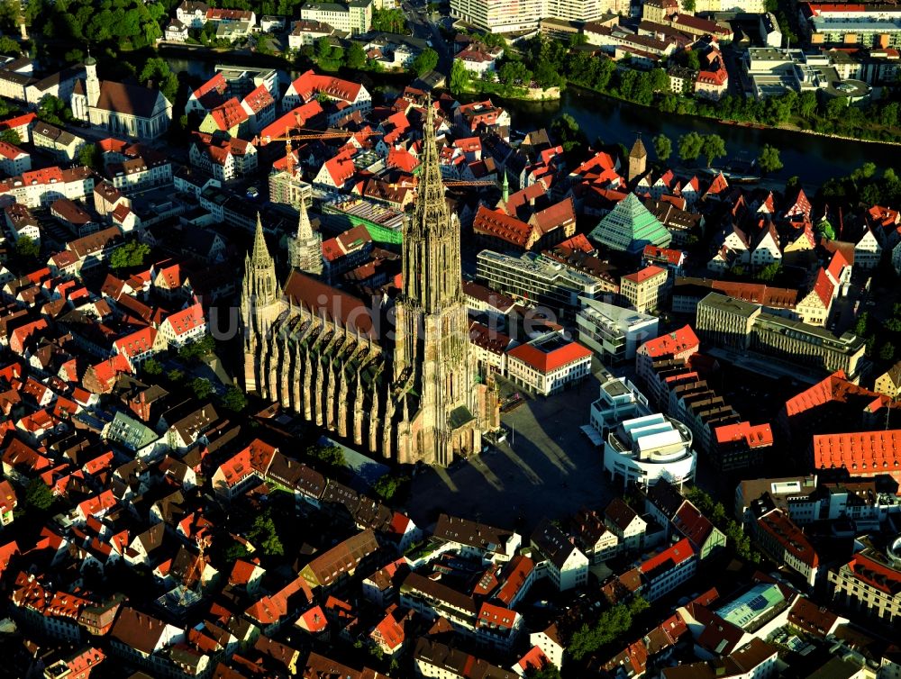 Luftaufnahme Ulm - Der Ulmer Münster im Bundesland Baden-Württemberg